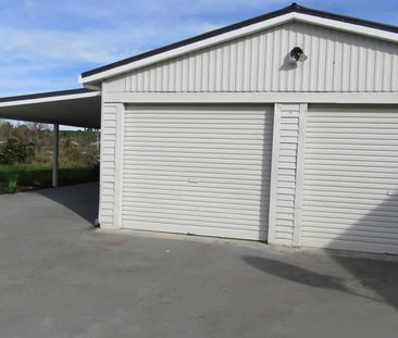 Spacious Rural Living - Photo 2