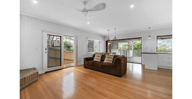 Modern Inner City Queenslander - Photo 1