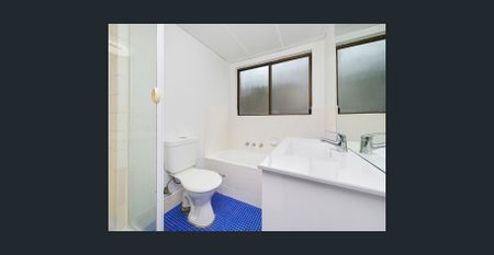 Convenient & Spacious 3-Bedroom Apartment - Photo 5