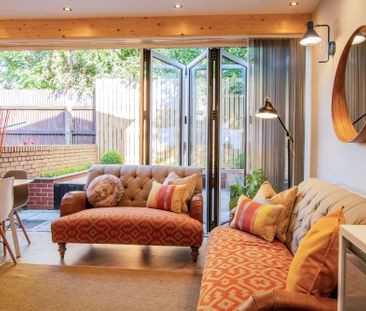 Fully remodelled to the highest specification! - Photo 4