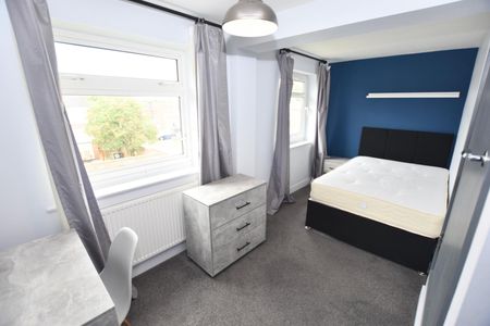 Room 6 - 19 Tarrant Walk Walsgrave, Coventry West Midlands CV2 2JJ- BILLS AND WIFI INCLUDED - Photo 2