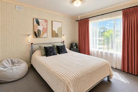 Spacious Furnished Family Home in the Heart of Victor Harbor - Photo 3