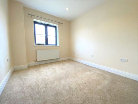 2 bedroom Flat in Bonham Court, Winnersh - Photo 4