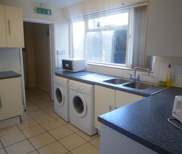 1 bed Apartment - To Let - Photo 5