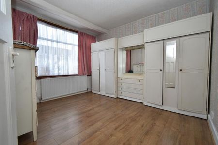 5 bedroom end of terrace house to rent - Photo 3