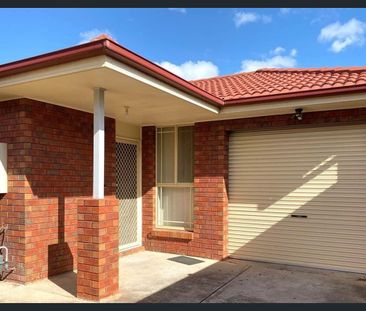 Cosy & Convenient- Great Location! - Photo 3