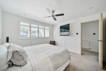 3 bedroom semi-detached bungalow to rent - Photo 5