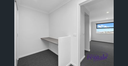 Stylish 2-Bedroom Townhouse with Premium Finishes - Photo 2