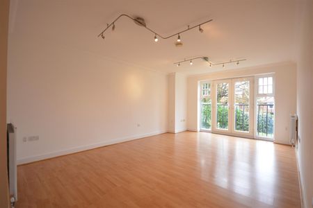 19 Alexandra Road, Epsom, Surrey, KT17 4BW - Photo 2