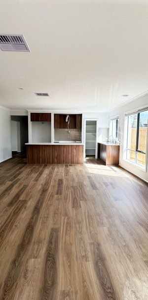 BRAND NEW! Modern Luxury Residence amongst sustainable surrounds - Photo 2