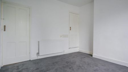 3 bedroom end of terrace house to rent - Photo 2