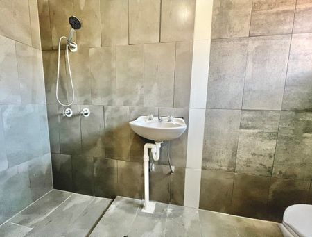 Private Studio Living Ideal for Singles! - Photo 5