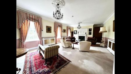 4 bedroom flat to rent - Photo 2