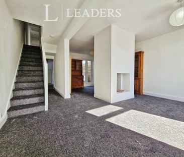 3 bedroom mid-terrace to rent Middlecroft Lane - Photo 2
