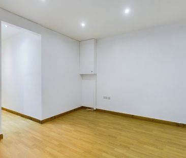 2 Bed Maisonette, Garratt Terrace, SW17 - Photo 5