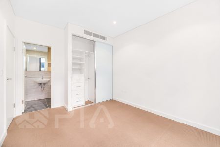 Luxury TWO bedroom plus Study Room apartment , Available now! - Photo 3