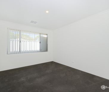 BEAUTIFUL BRAND NEW FAMILY HOME!!! - Photo 1