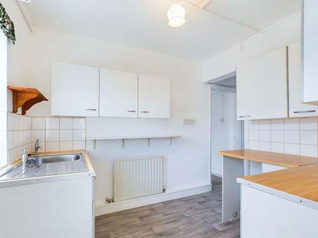 2 bedroom ground floor flat to rent - Photo 4