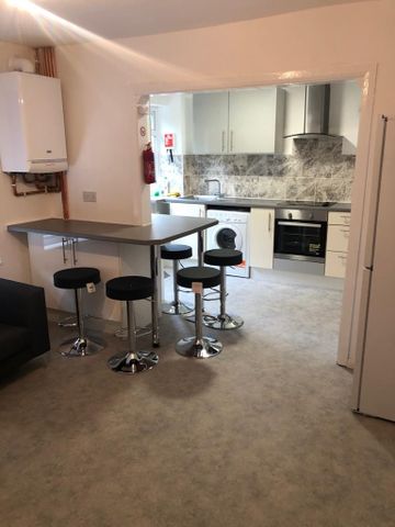 1 bedroom in a house share to rent - Photo 5