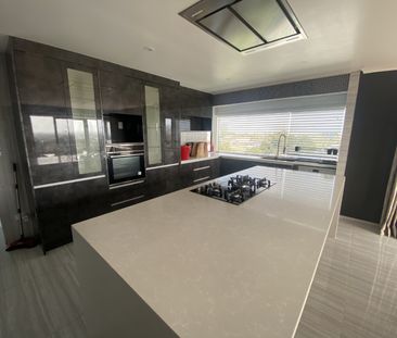 54 Redoubt Road, Goodwood Heights, Auckland - Photo 3