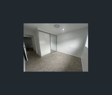 FOUR BEDROOM TOWNHOUSE - Photo 4