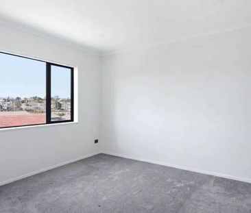 Near-New 4 Bedroom Home Walking Distance to Howick Village - Photo 4