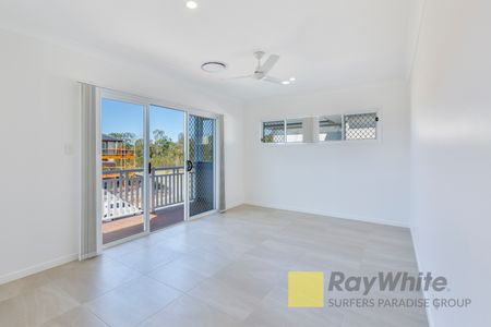 3 Spring Lane, Helensvale QLD 4212 - House For Rent - $1,000 | Domain - Photo 2