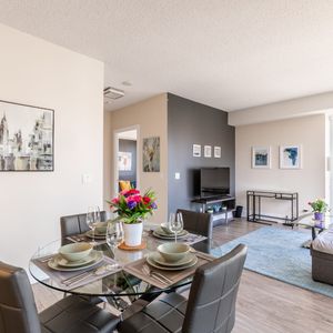 Luxury 1BR Condo - King Bed - Stunning City Views! - Can be rented from November 1, 2023 to March 1, 2024 - Photo 2