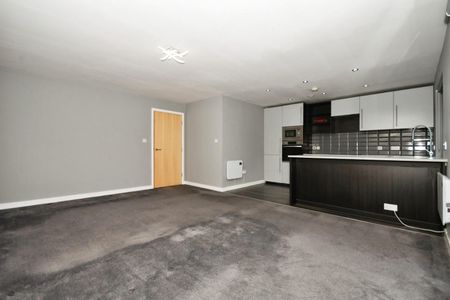 2 bedroom Flat To Let - Photo 3