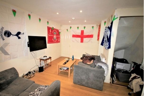 5 Bed - 11 Mayville Place, Headingley, Leeds - LS6 1NE - Student - Photo 1