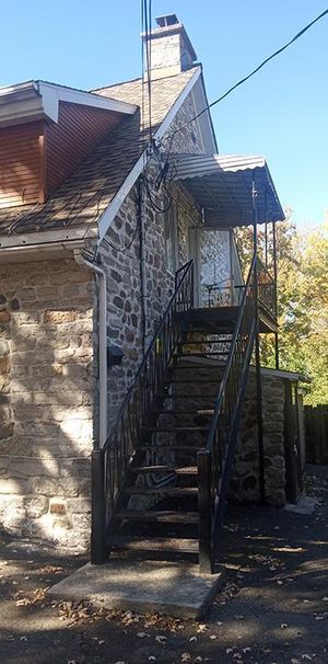 grand 4 1/2, bord de l'eau, à louer à Montréal-nord, Grand balcon avec vue sur le fleuve - Photo 1
