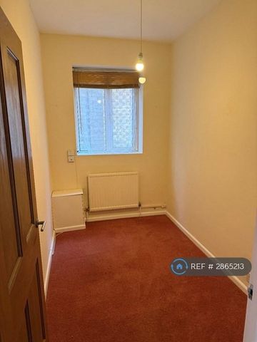 3 bedroom flat to rent - Photo 5