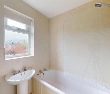 2 bedroom semi-detached house to rent - Photo 5