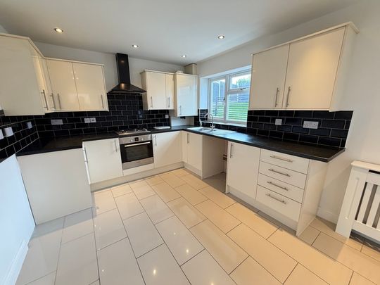 Clare Crescent, Woodcross, Wolverhampton - Photo 1