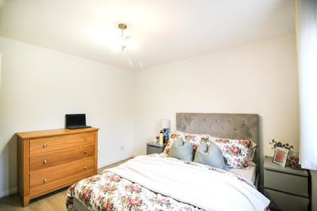 Newry Park East, Chester, Cheshire - Photo 4