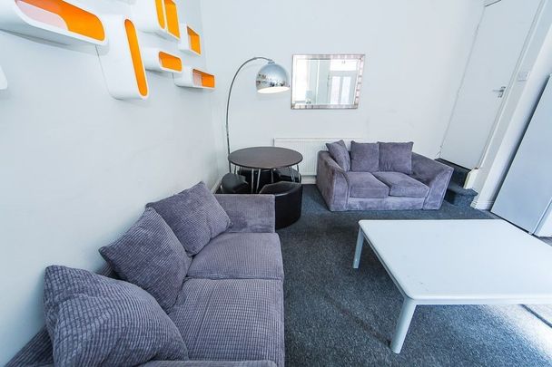 Elizabeth Street, Hyde Park, Leeds - Photo 1