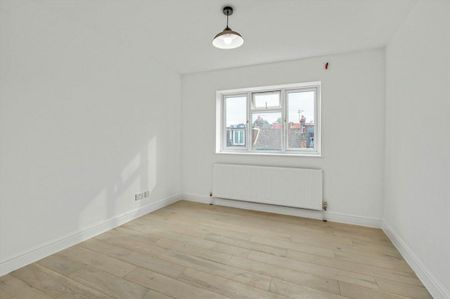 Loftus Road, Shepherds Bush, W12 - Photo 2