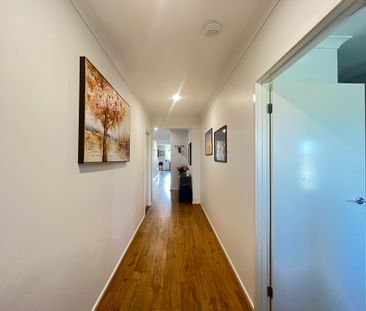 Family Home Awaits! - Photo 4