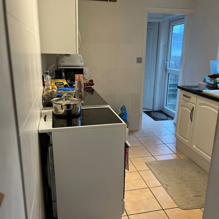 Room in a Shared House, Priory Road, CR0 - Photo 1