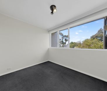 Top Floor One Bedroom Apartment - Photo 5