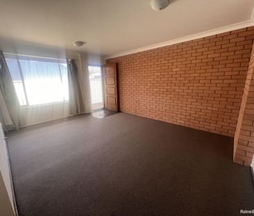 2/8 Lydia Street, Tamworth, NSW 2340 - Photo 2