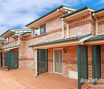 SUN-FILLED TWO BEDROOM TOWNHOUSE LOCATED IN QUIET LEAFY BLOCK - Photo 4