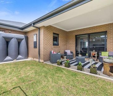 Modern Family Home - Photo 3