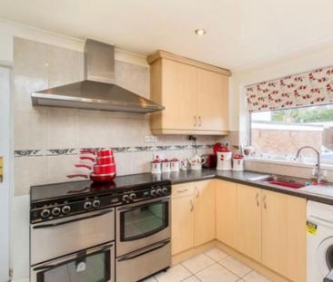 Room in a Shared House, Hillside Avenue, SO18 - Photo 1