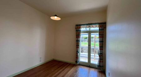 Ideal Family Living: 3 Bedroom Home in Sunnyvale - Photo 3