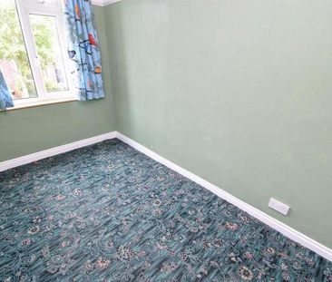 Grosvenor Avenue, Pontefract, WF8 - Photo 1