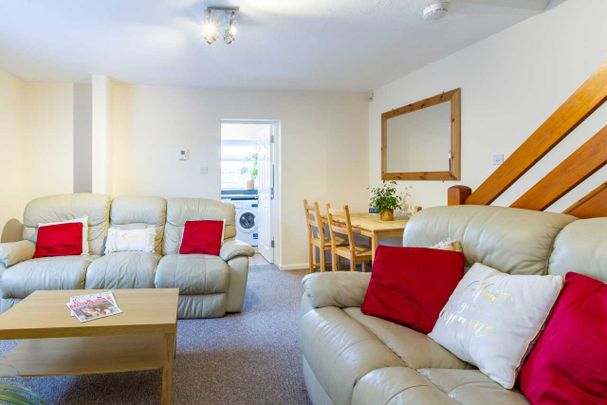 Room 5 - Photo 1