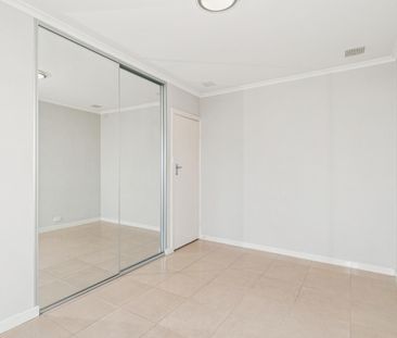 STUNNING TOP FLOOR APARTMENT WITH RIVER VIEWS - Photo 5