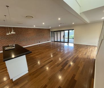 HILLVUE - Beautiful 4 Bedroom Home on the Golf Course - Photo 1