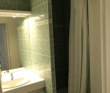 Location Appartement 3 pièces 64m² LYON 3ème - Photo 2